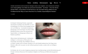 „Nahaufnahme eines Robotergesichts mit realistischen Lippen und glatter, silberner Oberfläche."

(89 Zeichen)
