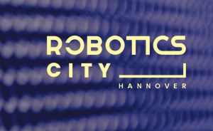 Logo „Robotics City Hannover" in Gelb auf blau-violettem Hintergrund mit Punktmuster.